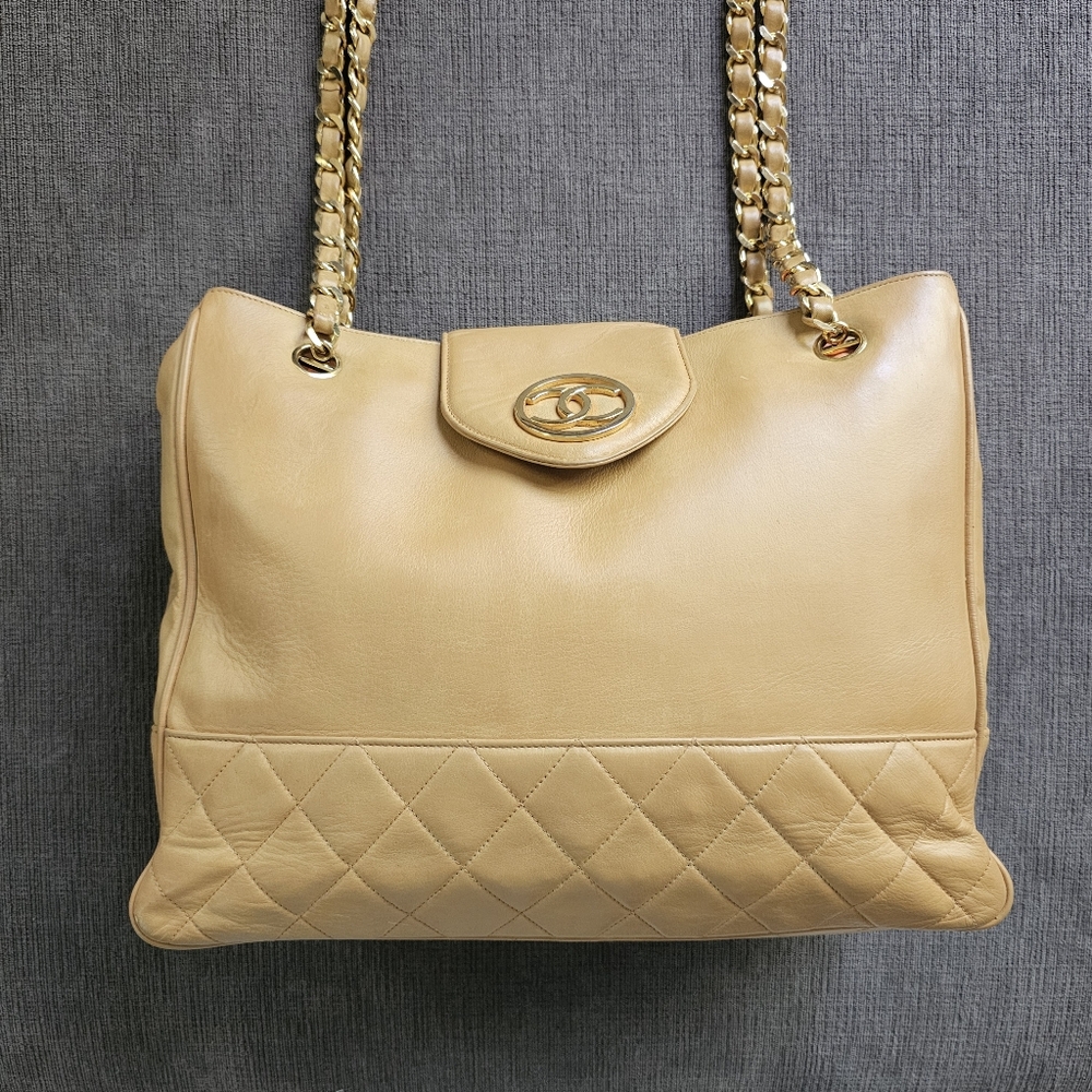 CHANEL Lambskin Chain Shoulder Bag With Entrupy Authentication
